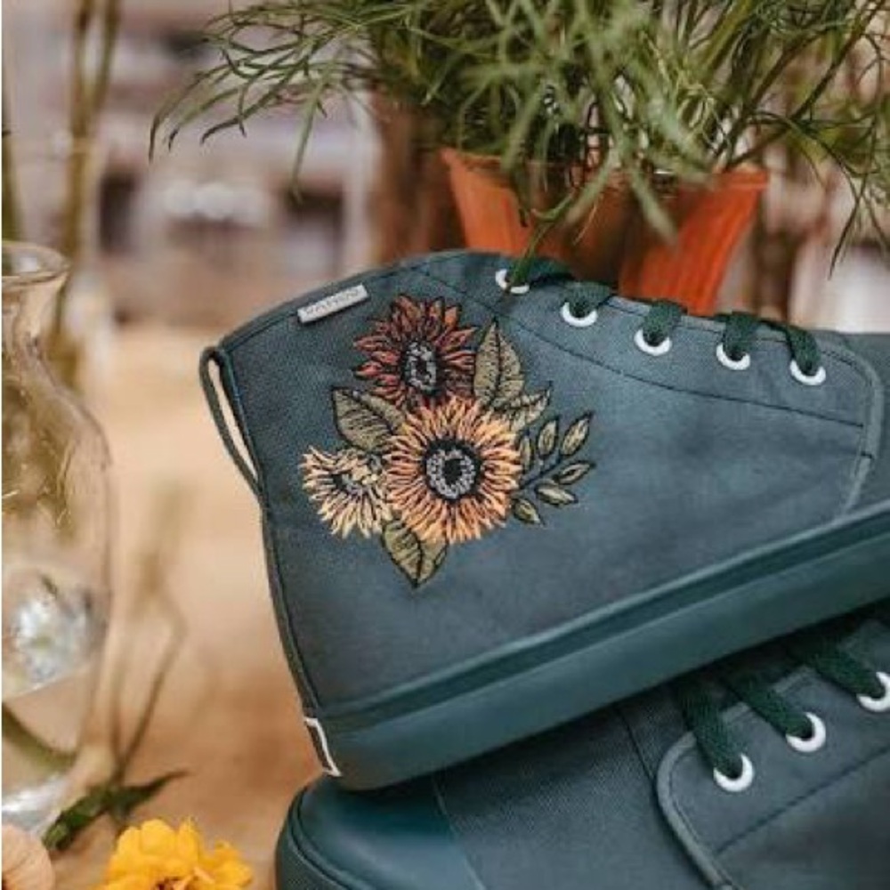 Bangs Shoes Floral Embroidered High-Top Sneakers